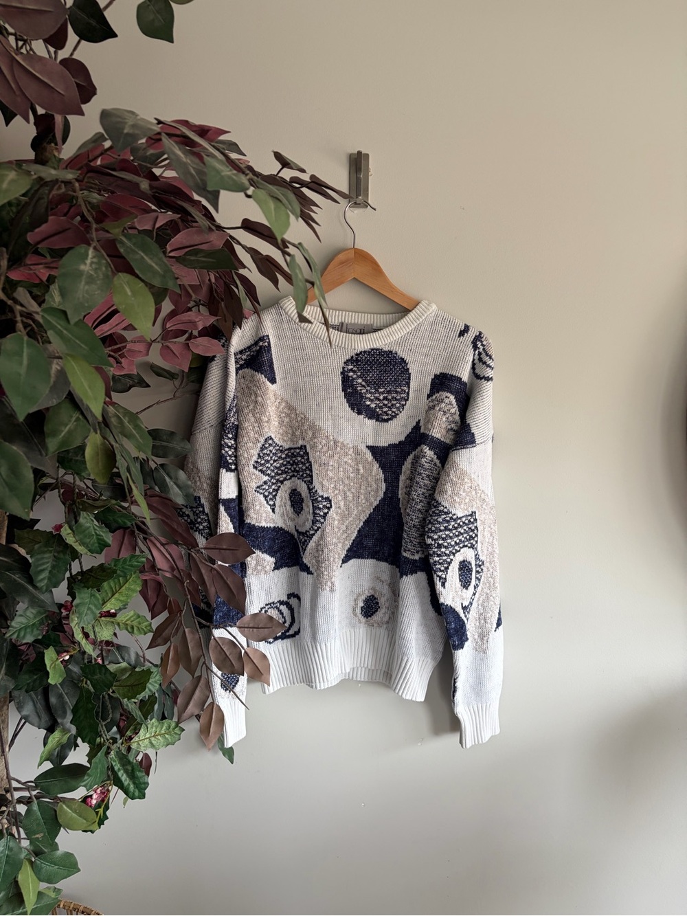 Abstract Geometric Crewneck Sweater in Ivory and Navy